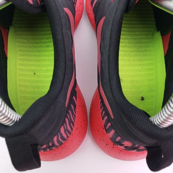 Nike ID Roshie Run One Womens Size 6.5 Red Black Striped Queen McKenzie Sneaker - Picture 8 of 8